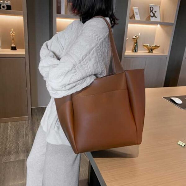Women’s Large Capacity Shoulder Bag – Stylish, Spacious Tote for Everyday Use